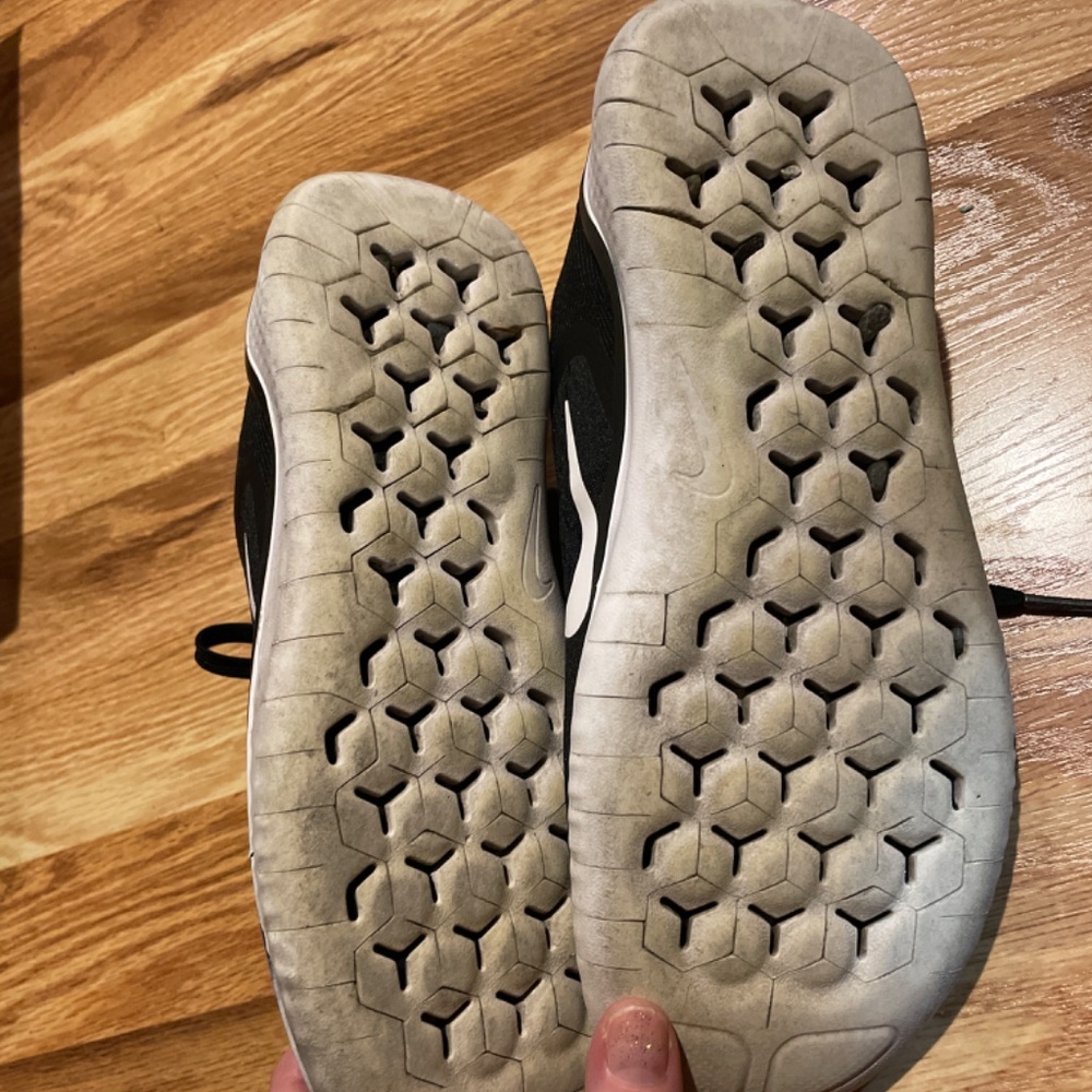 Women 7.5 Nike Running Shoes- Great gently worn condition - Picture 3 of 5